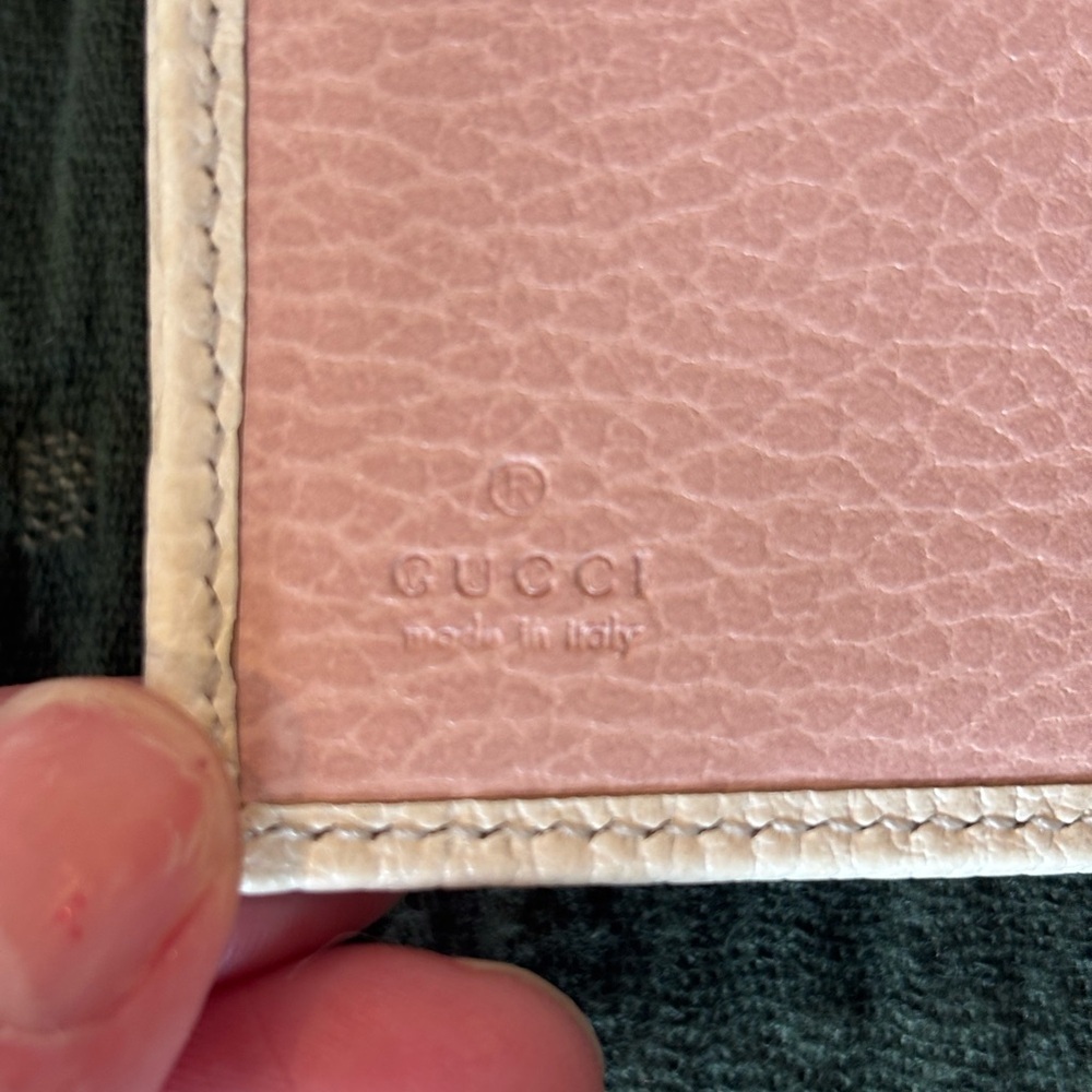 Gucci Marmot White Pebbled Leather Zip Wallet with Gold Bow Accent EUC - Picture 4 of 9